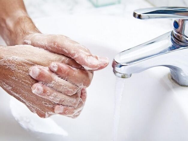 lavagem das mãos durante a desparasitação